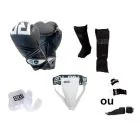 Kit de BOXE THAÏ :
Gants TRAINING V6602
Protège dents
Mitaines ou Bandes en 350cm
Protège tibias V3843 Noir
Coquille Féminin en coton V5838 